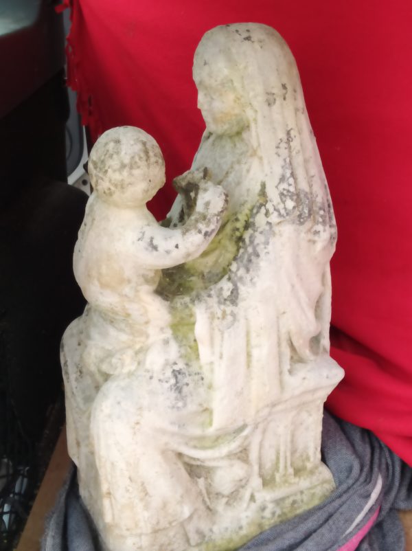 Vierge enfant calcaire