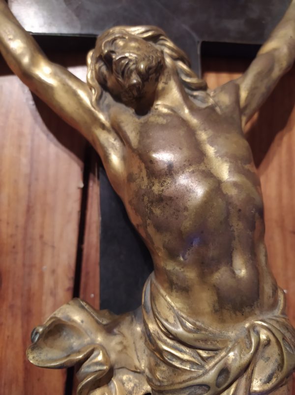 Christ bronze doré détail